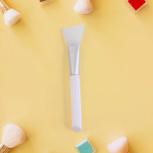 Silicone Face Mask Applicator Brush (1 Pc) the24kgal