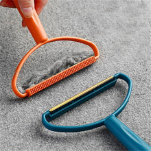 2-in-1 Portable Lint Remover – Long-Handle Brush & Sticky Roller for Clothes, Furniture & Carpets (1 Pc) the24kgal