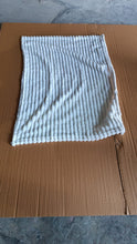Pet Soft Cat Dog Blanket / Towel Soft Warm Sleep Mat (70×50 Cm / 1 Pc / Mix Color & Design) the24kgal