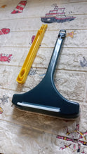 2-in-1 Mesh Cleaning Brush & Wiper with Extended Handle – Window Cleaner (1 Pc) the24kgal