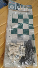 Small Premium Portable Chess Set Plastic Chess Pieces (1 Set) the24kgal