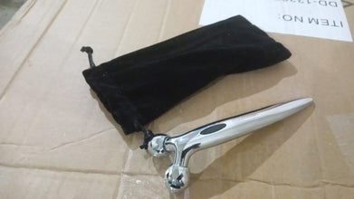 Manual Roller Face Skin Wrinkle Remover Massager (1 Pc) the24kgal