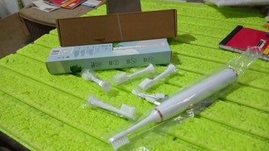 Adult Waterproof Electric Toothbrush with Extra 4 Toothbrush Head (1 Pc / USB Charging Operated / Mix Colour) the24kgal