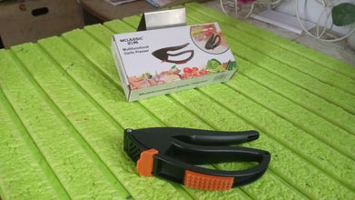Multifunctional Garlic Press, Garlic Mincing & Crushing Tool (1 Pc) the24kgal