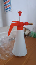 Handheld Pressure Water Sprayer Bottle (1 Ltr) the24kgal