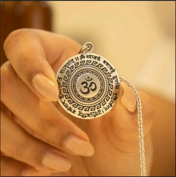 Om Locket the24kgal