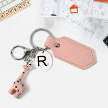 Charming Giraffe Keychain – A Touch of Whimsy for Your Everyday Essentials (1 Pc) the24kgal