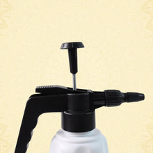 1.5L Heavy-Duty Plastic Pressure Spray Bottle with Adjustable Nozzle the24kgal