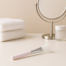 Silicone Face Mask Applicator Brush (1 Pc) the24kgal