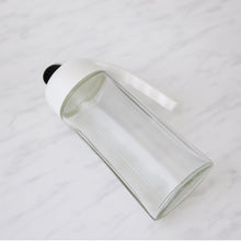 Kitchen Glass Oil Bottle Dispenser Automatic Opening Closing Home Bottles For Oil And Vinegar Honey Olive Oil Container (630ml) the24kgal
