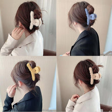 Large Plush Hair Claw Clips, Plastic Fluffy Hair Claw Hair (1 Pc / Mix Color) the24kgal