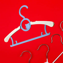 Large Adjustable Plastic Dress Hangers – Space-Saving & Lightweight (5 Pc) the24kgal