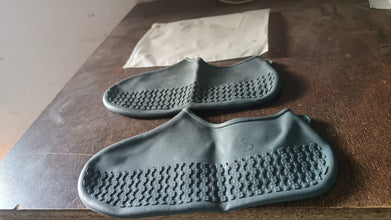 Non-Slip Silicone Reusable Waterproof Rain Shoes Covers (1 Pair / Small / Mix Color) the24kgal