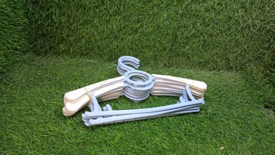 Large Adjustable Plastic Dress Hangers – Space-Saving & Lightweight (5 Pc) the24kgal